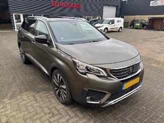 skadebil auto Peugeot 5008 1.2 PureTech Premium 7-pers  131pk 2020/1