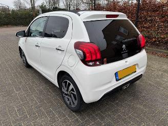 Schadeauto Peugeot 108 1.2  5-drs Top! Roland Garros 2015/11