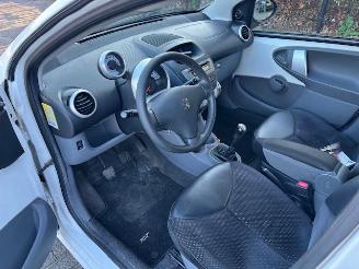 Peugeot 107 1.0 12v XS 5-drs Airco Nap picture 10