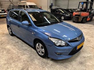 krockskadad bil auto Hyundai I-30 1.4i I-drive Cool 2012/6