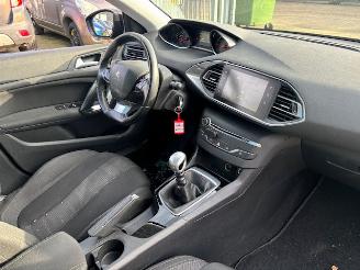 Peugeot 308 1.6 HDI Executive Pack Pano picture 11