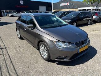 Vaurioauto  passenger cars Seat Leon 1.0 TSI Style Connect 2015/10