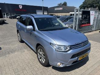 Voiture accidenté Mitsubishi Outlander 2.0 PHEV Instyle NAP 2014/4
