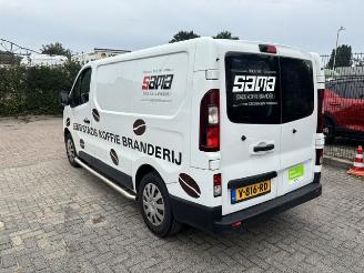 krockskadad bil bedrijf Renault Trafic 1.6 DCI 145pk  3-pers Luxe Energy  airco 2018/6