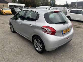 Auto incidentate Peugeot 208 1.2 VTI Allure 5-drs clima 2014/3