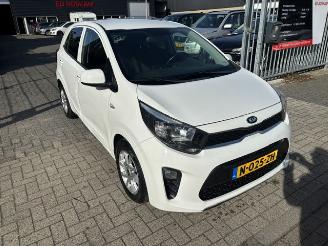 Vaurioauto  passenger cars Kia Picanto 1.0 5-drs ExecutiveLine 2017/1