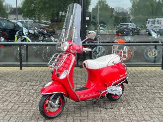 Vaurioauto  scooters Vespa  LX 50 2T 2011/3