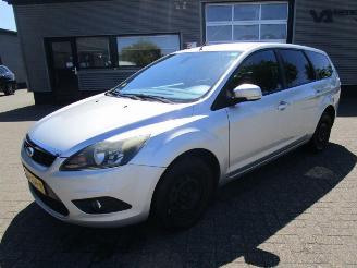 Vaurioauto  passenger cars Ford Focus wagon 1.6 TDCI Titanium 2010/4