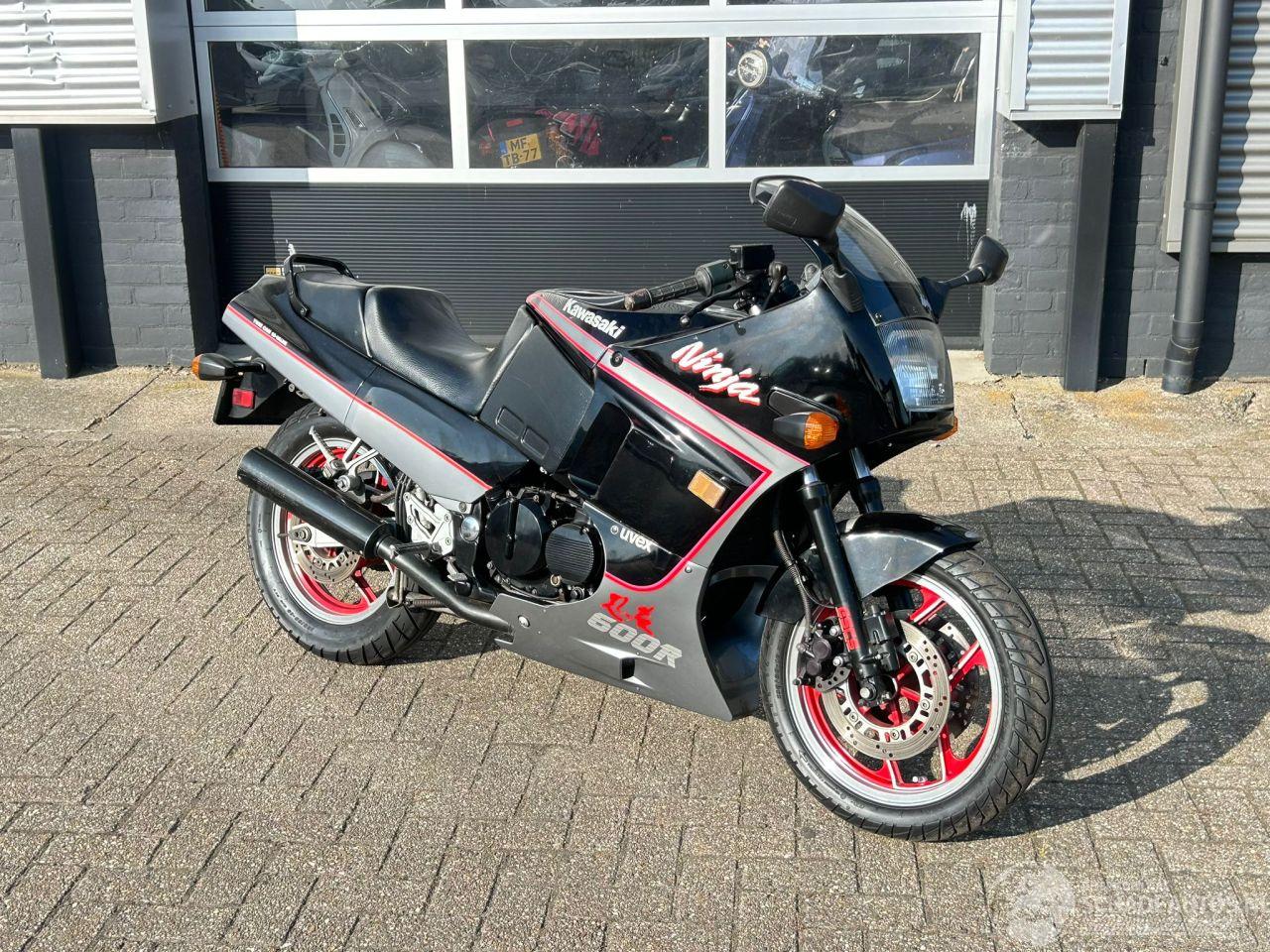 Kawasaki GPX 600 R 