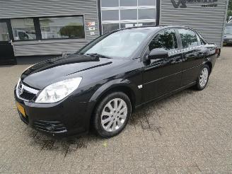 Damaged car Opel Vectra 2.2-16V Cosmo sedan 2006/3