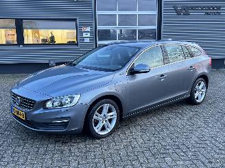 skadebil auto Volvo V-60 2.4 D5 Twin Engine Lease Hydrid automaat 2016/11