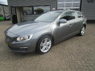 Damaged car Volvo V-60 2.4 D5 Twin Engine Lease Hydrid automaat 2016/11