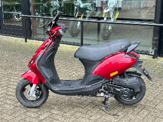 Piaggio  Zip Iget picture 2