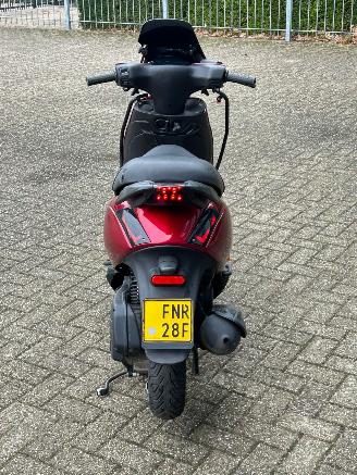 Piaggio  Zip Iget picture 4