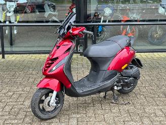 skadebil bromfiets Piaggio  Zip Iget 2023/11
