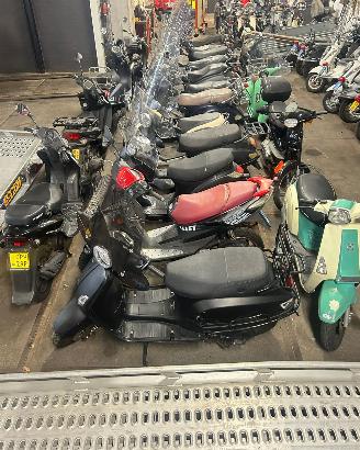 Sym  Partij 20 scooters picture 2