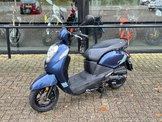 skadebil bromfiets Sym  Mio 2021/9