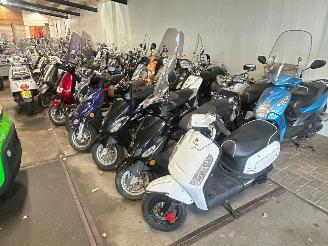 Overige  100+ scooters te koop. picture 7