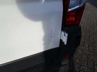 Peugeot Boxer 335 2.2 HDI L2H2 XR picture 19