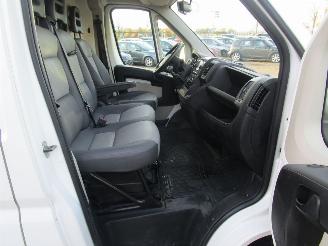 Peugeot Boxer 335 2.2 HDI L2H2 XR picture 10