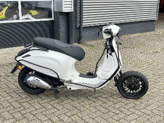 Vespa  Sprint 50 4T picture 2