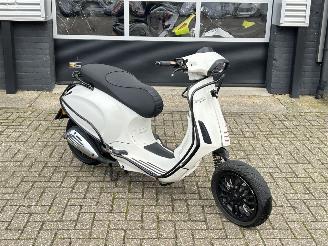 Schade scooter Vespa  Sprint 50 4T 2016/8