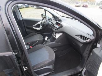 Peugeot 208 1.0 VTI Like 5drs picture 11