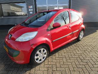 krockskadad bil auto Peugeot 107 1.0-12V XS 5drs 2008/5