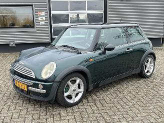 krockskadad bil auto Mini Mini COOPER 1.6 Chili Automaat 2003/7