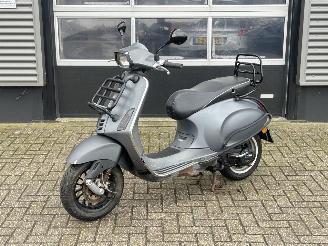 skadebil bromfiets Vespa  Sprint 50 4T 2015/8