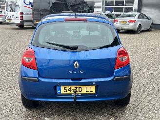 Renault Clio 1.6-16V Dynamique S Automaat picture 4
