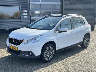 uszkodzony samochody osobowe Peugeot 2008 1.2 PureTech Blue Lion 2017/2