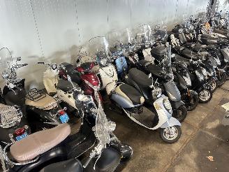 Overige  Partij 58 scooters picture 11