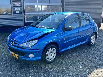 krockskadad bil auto Peugeot 206 1.4 Génération 2009/4