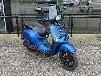 skadebil bromfiets Vespa  Sprint 50 4T 2016/2
