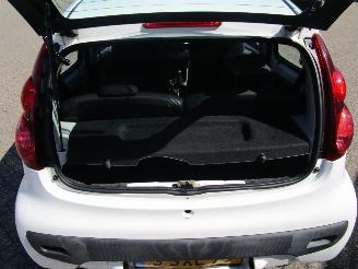 Peugeot 107 Active 5drs picture 16