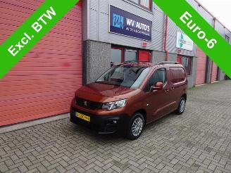 Damaged car Peugeot Partner 1.6 BlueHDI Premium navi 2 x schuifdeur airco 2019/1