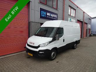 begagnad bil bedrijf Iveco Daily 35S15V 2.3 352 H2 L 32zits airco 3500kg ahk 2015/12