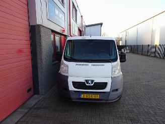 Peugeot Boxer 330 2.2 HDI L2H1 airco 3 zits picture 22