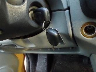 Renault Trafic 1.9 dCi L1H1 Série Spéciale 3 zits picture 12