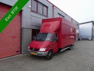 ocasión camiones Mercedes  905.6 maxi xxxxl bakwagen met laadklep top staat 144938 km !! 2005/10