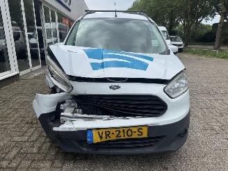 Schade bestelwagen Ford Transit Courier Van  2015/10