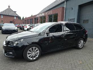 Vaurioauto  passenger cars Peugeot 308 SW 1.2 96KW Blue Lease Premium PANORAMA CLIMA NAVI 2020/4