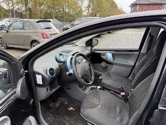 Peugeot 107 1.0-12V Urban Move AIRCO Hatchback 5-dr. picture 16