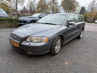 Damaged car Volvo V-70 2.4 Edition Classic  AUTOMAAT (Stationwagen 5-dr.) 2007/9