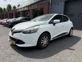 Avarii autoturisme Renault Clio 1.2 16V  AIRCO NAVIGATIE  (Hatchback 5-dr.) 2014/4