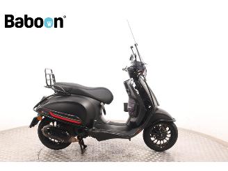 skadebil bromfiets Vespa  Sprint 25KM 2021/10