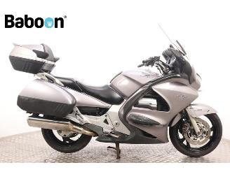 krockskadad bil motor Honda ST 1300 Pan European ABS 2002/6