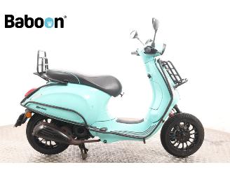 skadebil bromfiets Vespa  Sprint 25KM 2015/10