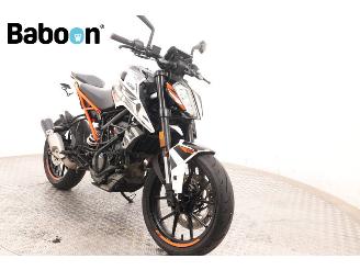 KTM 125 Duke  picture 2